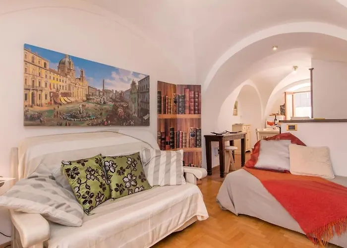 Palazzo Scapucci A Navona Rome